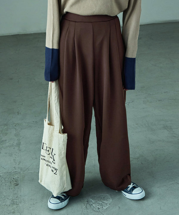 {"color":"\u30d6\u30e9\u30a6\u30f3","info":"model\uff1aH158cm size\uff1aM"}