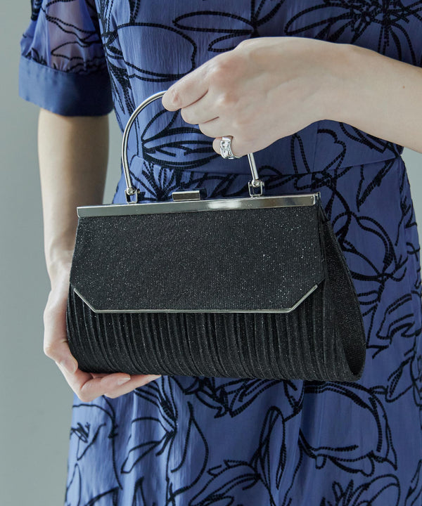 {"color":"\u30d6\u30e9\u30c3\u30af","info":""}