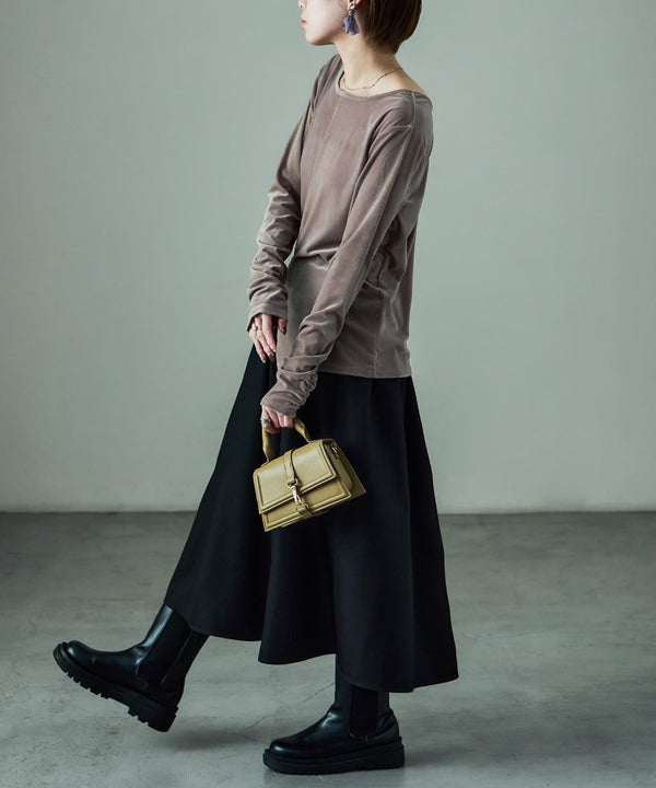 {"color":"\u30b0\u30ec\u30fc\u30b8\u30e5","info":"model\uff1aH158cm size\uff1aM"}