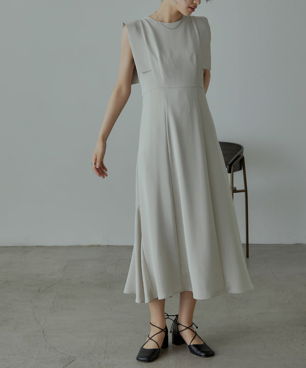 {"color":"\u30b0\u30ec\u30fc\u30b8\u30e5","info":"model\uff1aH167cm size\uff1aM"}