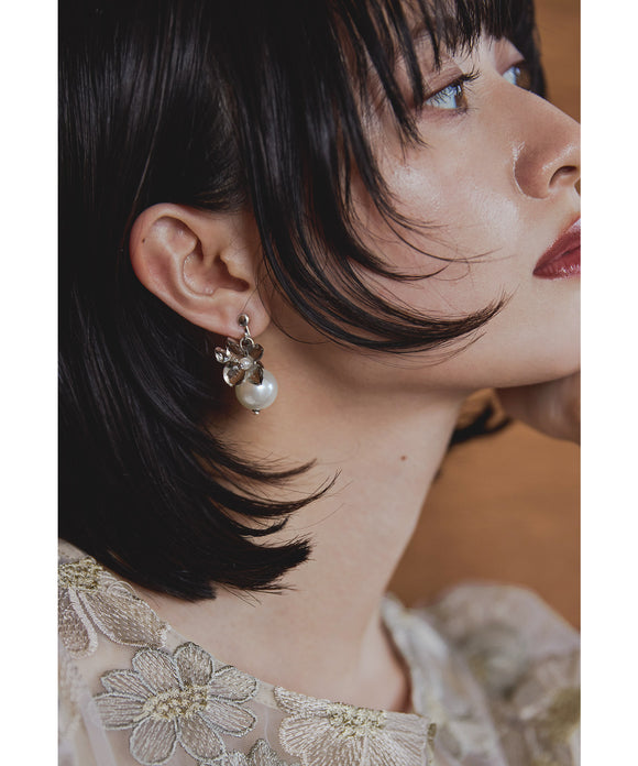 {"color":"\u30b7\u30eb\u30d0\u30fc","info":""}