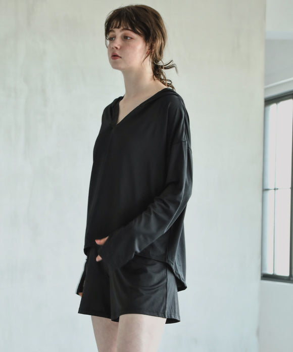 {"color":"\u30d6\u30e9\u30c3\u30af","info":"model\uff1aH166cm size\uff1aM-L"}