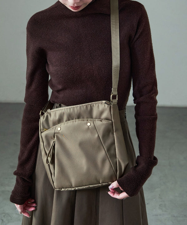 {"color":"\u30b0\u30ec\u30fc\u30b8\u30e5","info":"model\uff1aH158cm size\uff1aF"}