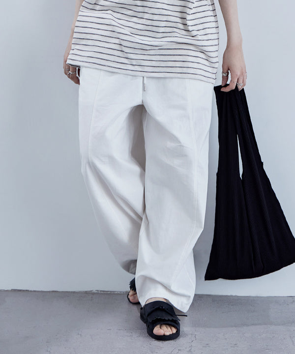 {"color":"\u30db\u30ef\u30a4\u30c8","info":"model\uff1aH170cm size\uff1aM"}