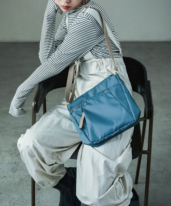 {"color":"\u30d6\u30eb\u30fc\u30b0\u30ea\u30fc\u30f3","info":"model\uff1aH158cm size\uff1aF"}