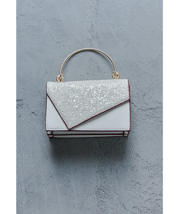 {"color":"\u30aa\u30d5\u30db\u30ef\u30a4\u30c8","info":""}