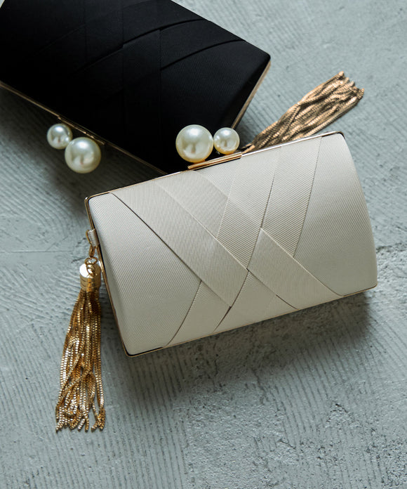 {"color":"\u30d9\u30fc\u30b8\u30e5","info":""}