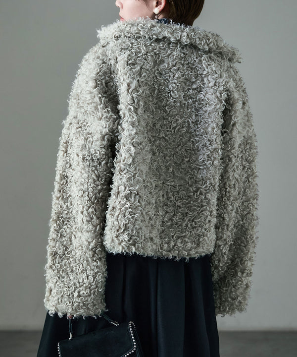 {"color":"\u30b0\u30ec\u30fc\u30b8\u30e5","info":"model\uff1aH158cm size\uff1aM"}