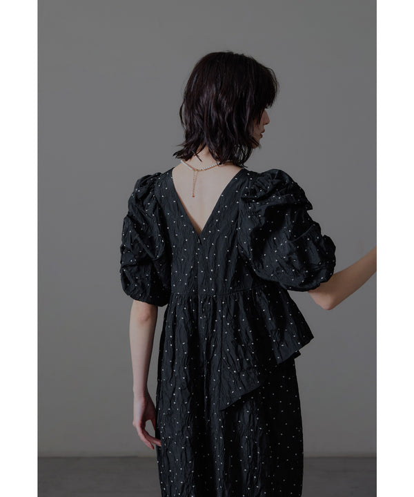 {"color":"\u30d6\u30e9\u30c3\u30af\u00d7\u30db\u30ef\u30a4\u30c8","info":"model\uff1aH166cm size\uff1aM"}