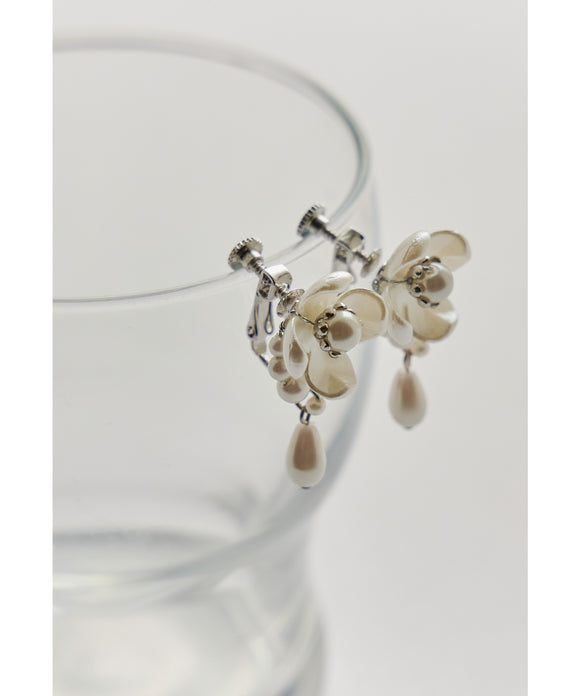 {"color":"\u30b7\u30eb\u30d0\u30fc","info":""}