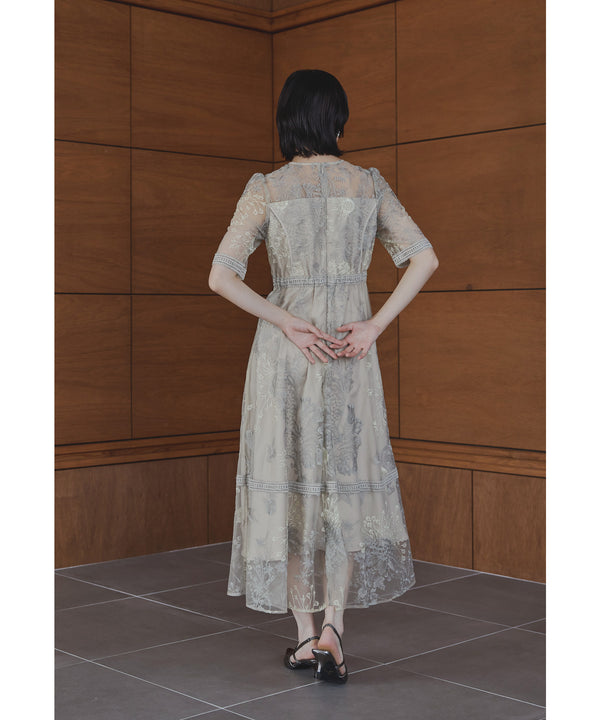 {"color":"\u30b0\u30ec\u30fc\u30b8\u30e5","info":"model\uff1aH166cm size\uff1aM"}