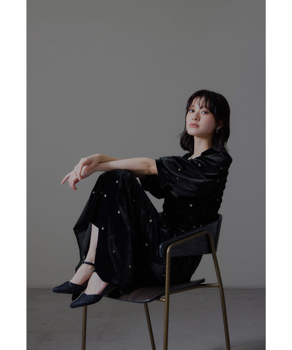 {"color":"\u30d6\u30e9\u30c3\u30af","info":"model\uff1aH166cm size\uff1aM"}