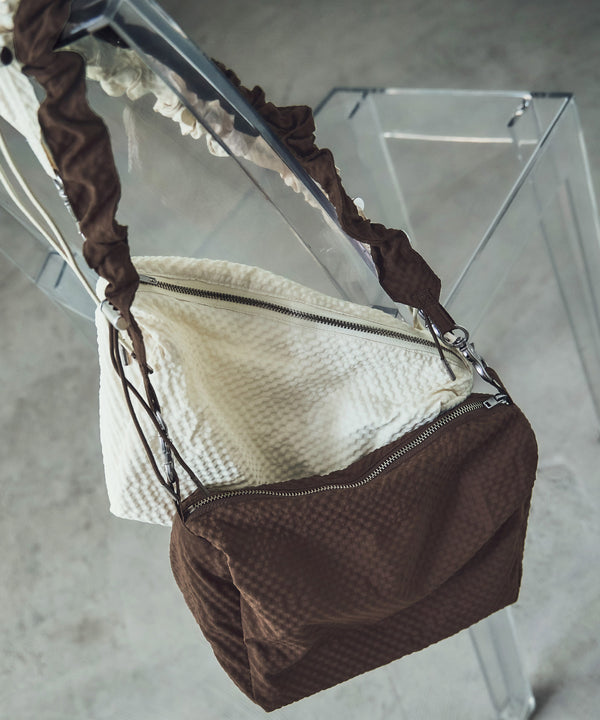 {"color":"\u30d6\u30e9\u30a6\u30f3","info":"model\uff1aH158cm size\uff1aF"}