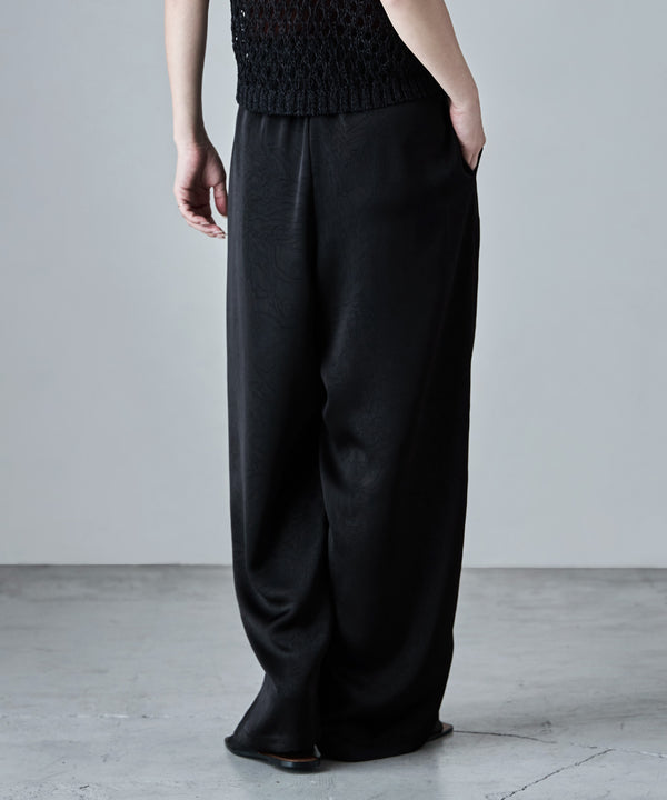 {"color":"\u30d6\u30e9\u30c3\u30af","info":"model\uff1aH166cm size\uff1aM"}