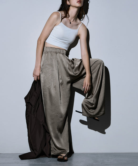 {"color":"\u30b0\u30ec\u30fc\u30b8\u30e5","info":"model\uff1aH166cm size\uff1aM"}
