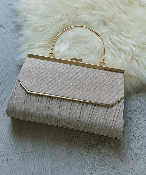 {"color":"\u30d9\u30fc\u30b8\u30e5","info":""}