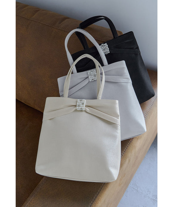 {"color":"\u30d9\u30fc\u30b8\u30e5","info":""}