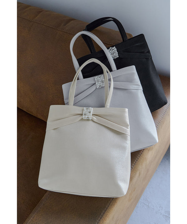 {"color":"\u30d9\u30fc\u30b8\u30e5","info":""}