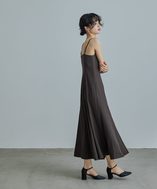 {"color":"\u30d6\u30e9\u30a6\u30f3","info":"model\uff1aH167cm size\uff1aM"}