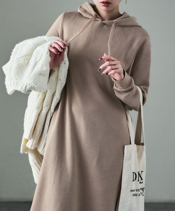 {"color":"\u30b0\u30ec\u30fc\u30b8\u30e5","info":"model\uff1aH158cm size\uff1aM"}