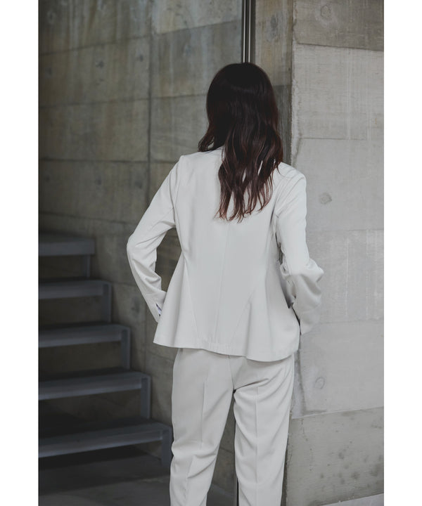 {"color":"\u30d9\u30fc\u30b8\u30e5","info":"model\uff1aH165cm size\uff1aM"}