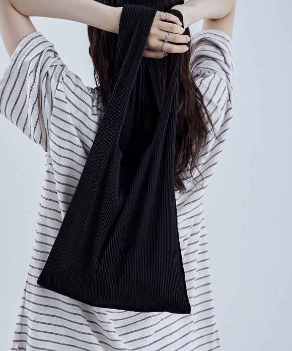 {"color":"\u30d6\u30e9\u30c3\u30af","info":"model\uff1aH170cm size\uff1a\uff26"}