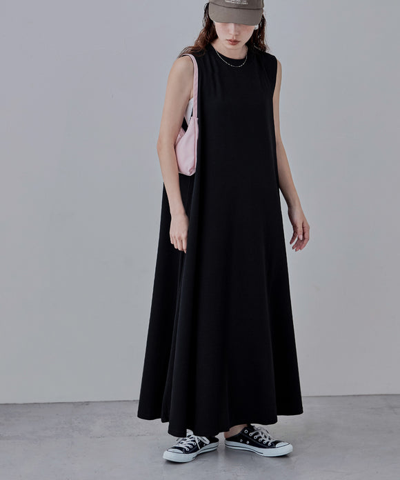 {"color":"\u30d6\u30e9\u30c3\u30af","info":"model\uff1aH166cm size\uff1aM-L"}