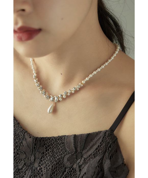 {"color":"\u30aa\u30d5\u30db\u30ef\u30a4\u30c8","info":""}