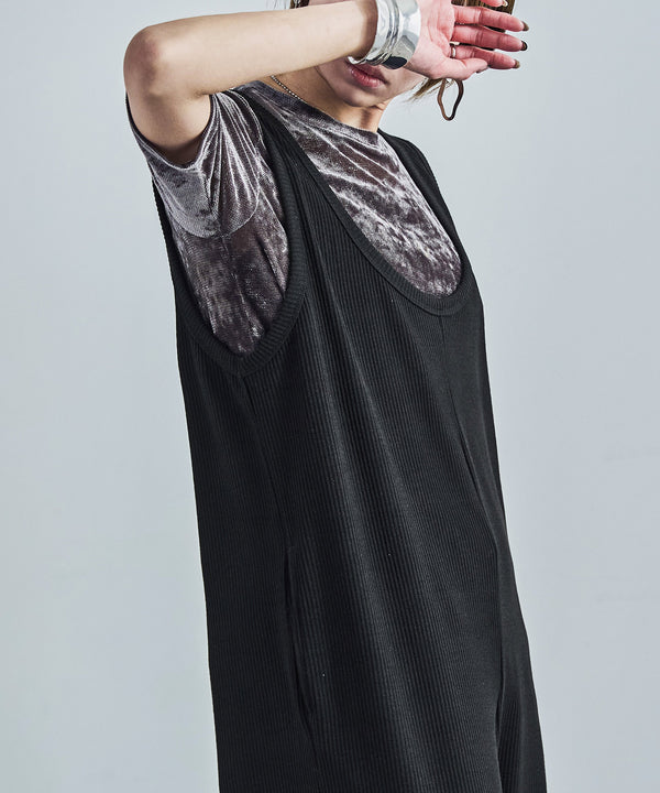 {"color":"\u30d6\u30e9\u30c3\u30af","info":"model\uff1aH158cm size\uff1aM"}