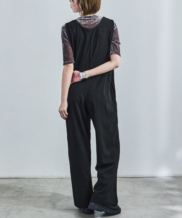 {"color":"\u30d6\u30e9\u30c3\u30af","info":"model\uff1aH158cm size\uff1aM"}