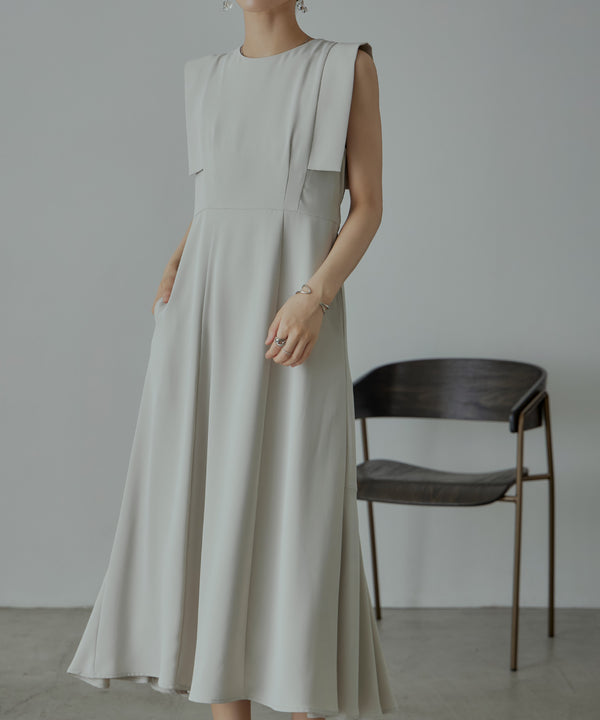 {"color":"\u30b0\u30ec\u30fc\u30b8\u30e5","info":"model\uff1aH167cm size\uff1aM"}