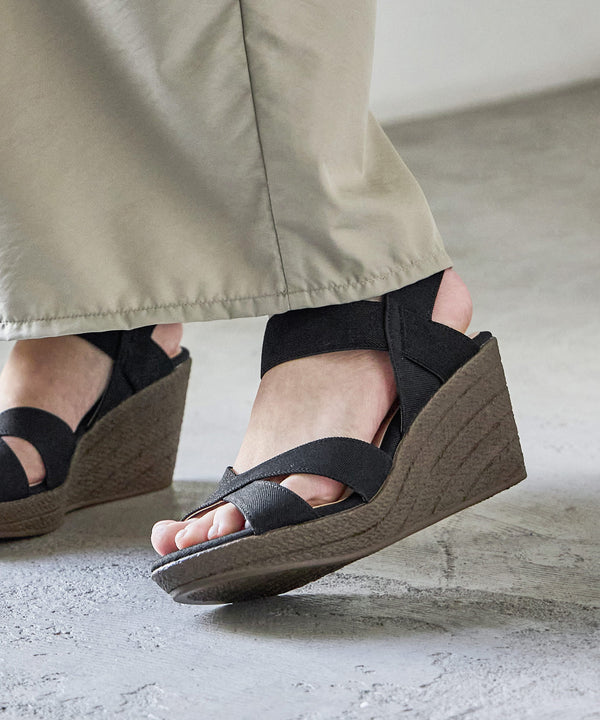 {"color":"\u30d6\u30e9\u30c3\u30af","info":"model\uff1aH158cm size\uff1aL(23.5-24cm)"}