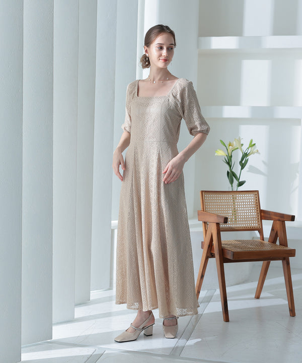 {"color":"\u30d9\u30fc\u30b8\u30e5","info":""}