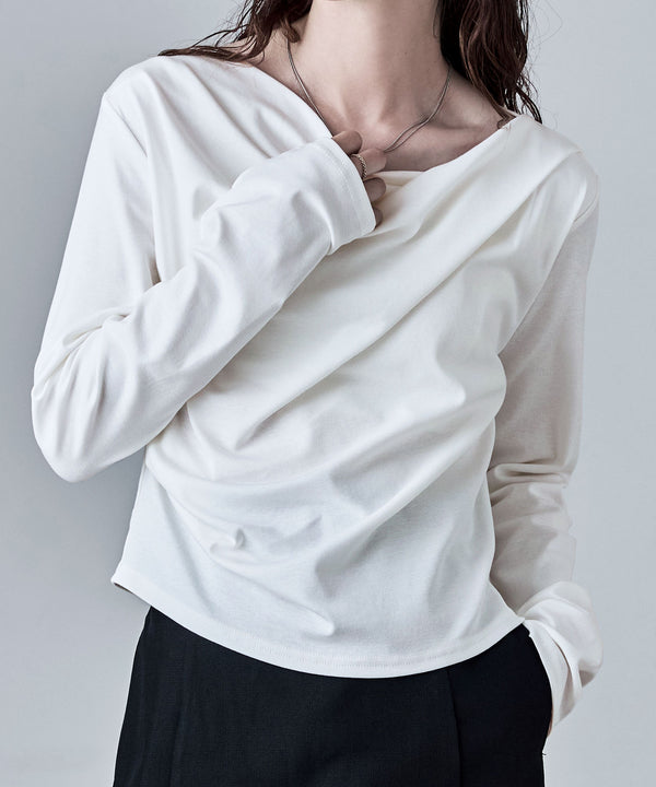 {"color":"\u30aa\u30d5\u30db\u30ef\u30a4\u30c8","info":"model\uff1aH166cm size\uff1aM"}
