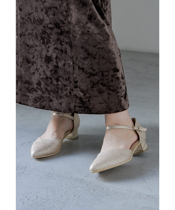 {"color":"\u30d9\u30fc\u30b8\u30e5","info":""}