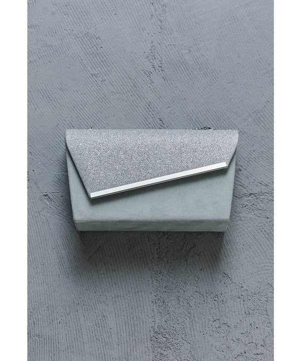 {"color":"\u30b0\u30ec\u30fc","info":""}