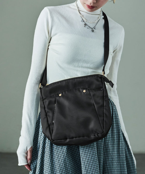 {"color":"\u30d6\u30e9\u30c3\u30af","info":"model\uff1aH158cm size\uff1aF"}