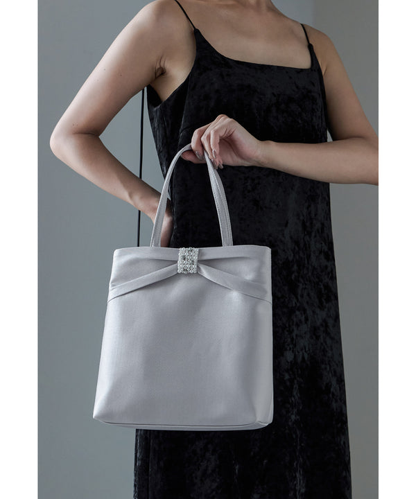 {"color":"\u30b7\u30eb\u30d0\u30fc","info":""}