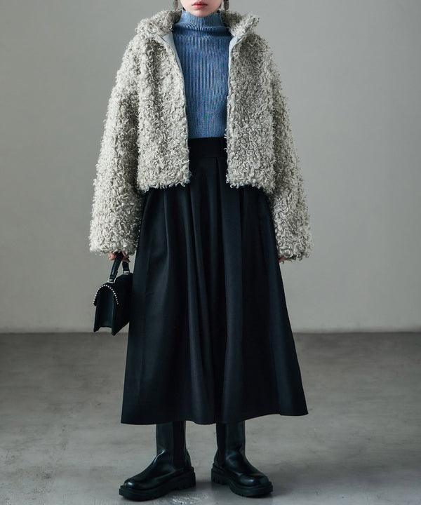 {"color":"\u30b0\u30ec\u30fc\u30b8\u30e5","info":"model\uff1aH158cm size\uff1aM"}