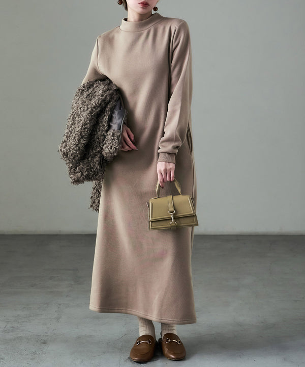 {"color":"\u30b0\u30ec\u30fc\u30b8\u30e5","info":"model\uff1aH158cm size\uff1aM"}