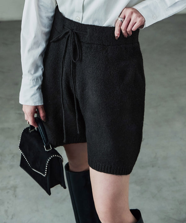 {"color":"\u30d6\u30e9\u30c3\u30af","info":"model\uff1aH158cm size\uff1aM"}