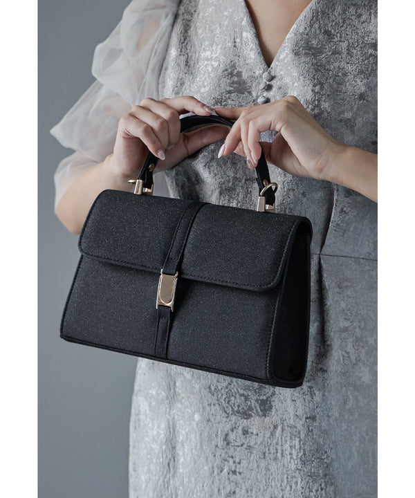 {"color":"\u30d6\u30e9\u30c3\u30af","info":""}