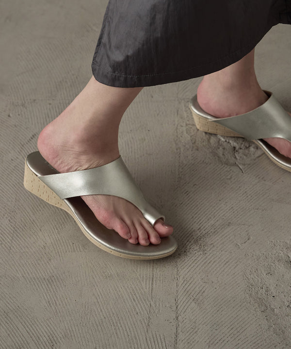 {"color":"\u30b7\u30eb\u30d0\u30fc","info":""}