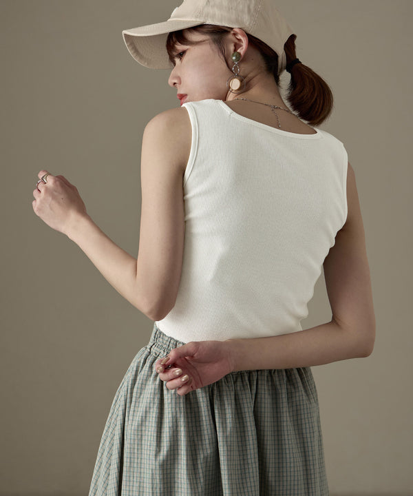 {"color":"\u30aa\u30d5\u30db\u30ef\u30a4\u30c8","info":"model\uff1aH158cm size\uff1aM"}