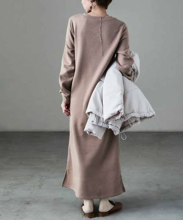 {"color":"\u30b0\u30ec\u30fc\u30b8\u30e5","info":"model\uff1aH158cm size\uff1aM"}