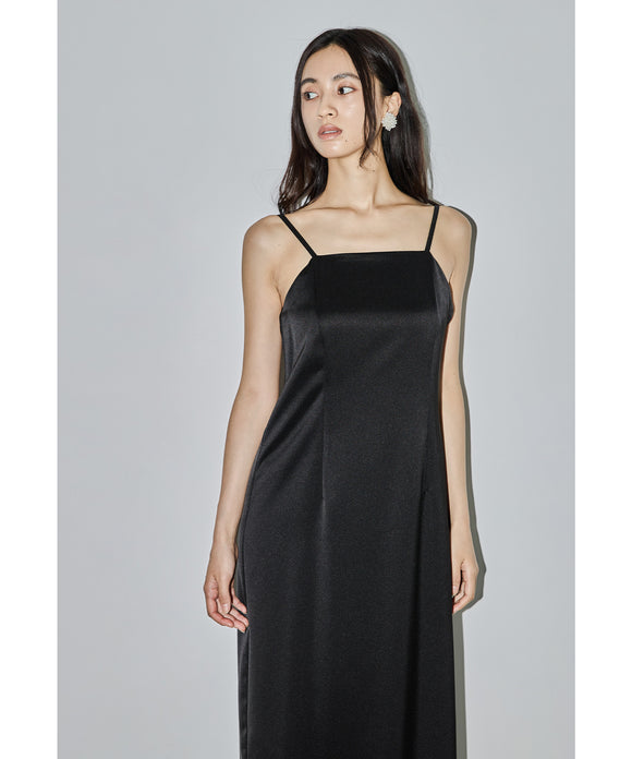 {"color":"\u30d6\u30e9\u30c3\u30af","info":"model\uff1aH165cm size\uff1aM"}