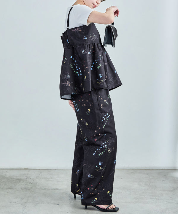 {"color":"\u30d6\u30e9\u30c3\u30af","info":"model\uff1aH158cm size\uff1aM"}