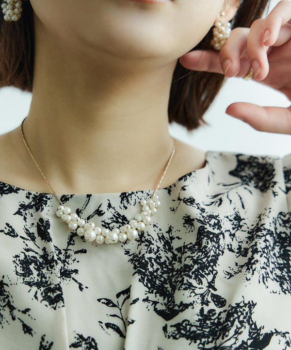 {"color":"\u30aa\u30d5\u30db\u30ef\u30a4\u30c8","info":""}