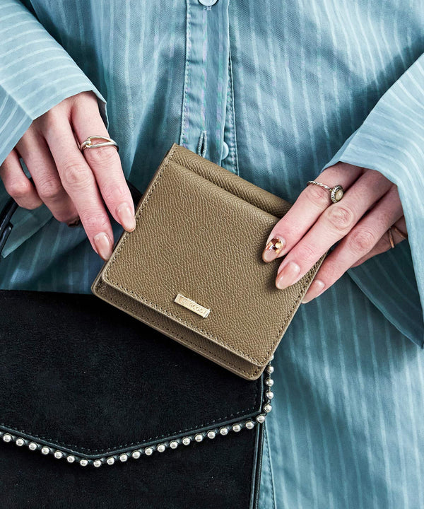 {"color":"\u30c8\u30fc\u30d7","info":""}