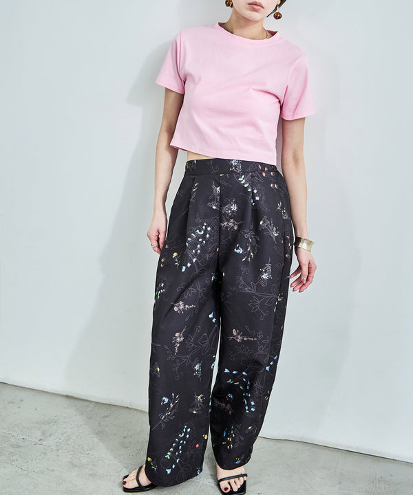 {"color":"\u30d6\u30e9\u30c3\u30af","info":"model\uff1aH158cm size\uff1aM"}